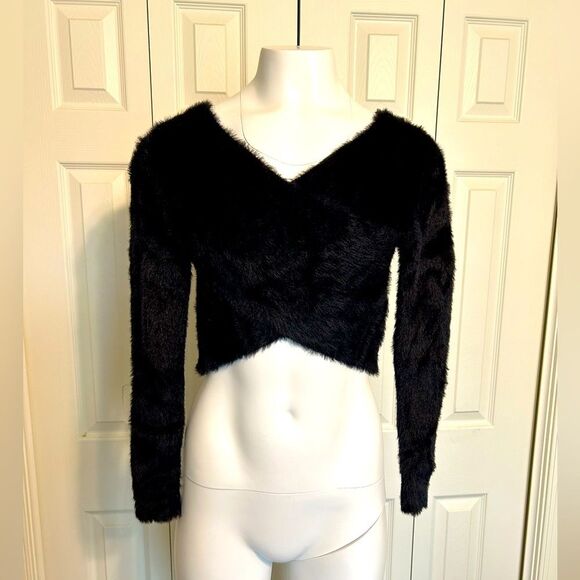 Sadie & Sage Cropped Vneck Black Fuzzy Meant For Her Soft Eyelash Top Size M - Picture 1 of 9